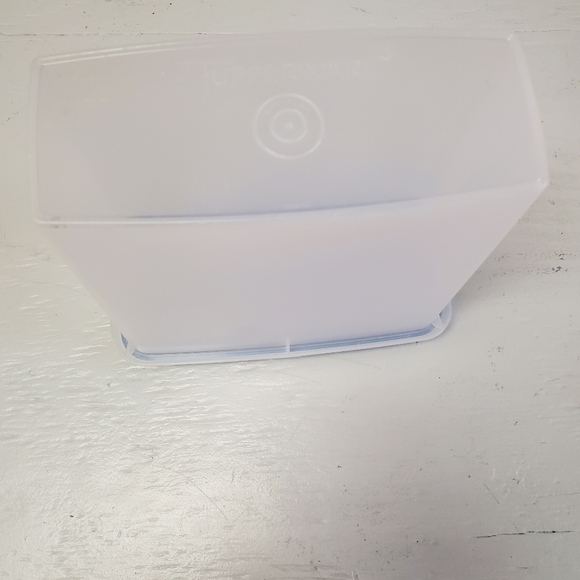 Tupperware Container - Picture 3 of 3